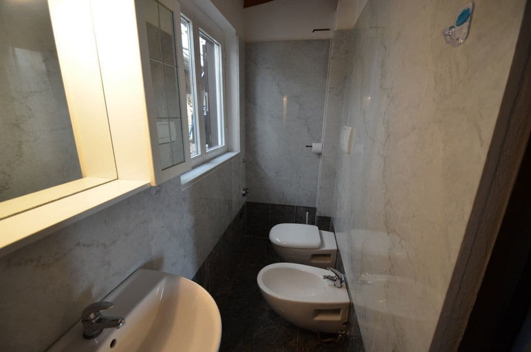 Bathroom 3, Villa Erste, Livorno