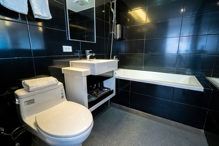 Bathroom 3, Hotelshere Taipei, Taipei City