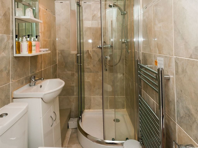 Bathroom 3, St Vincent Guest House, Devon
