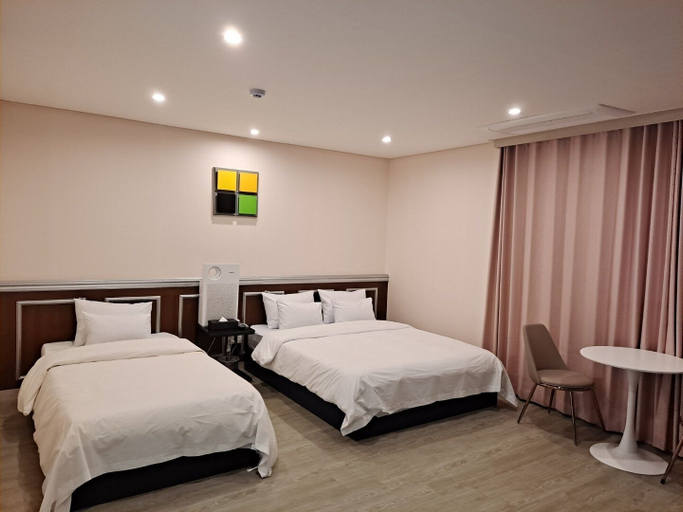 Bedroom 2, Grace Hotel, Cheonan