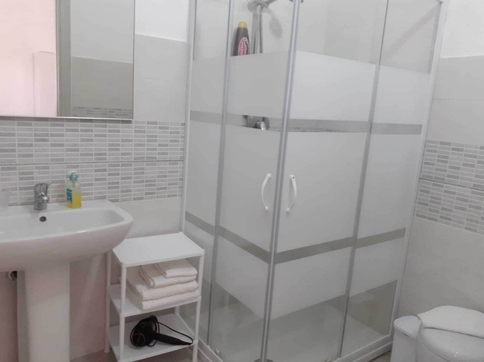 Bathroom 5, Giosy, Syracuse