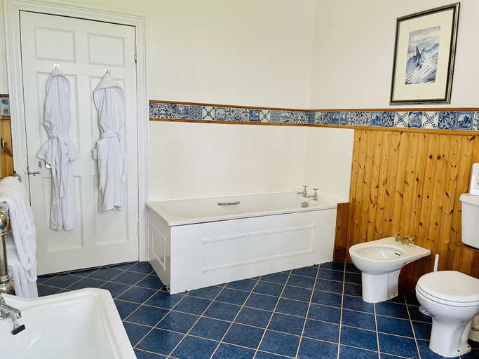 Bathroom 4, West Plean House, Stirling