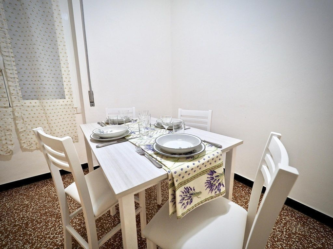 In-room dining 4, Comoda Casa del Duca Zona Acquario, Genova