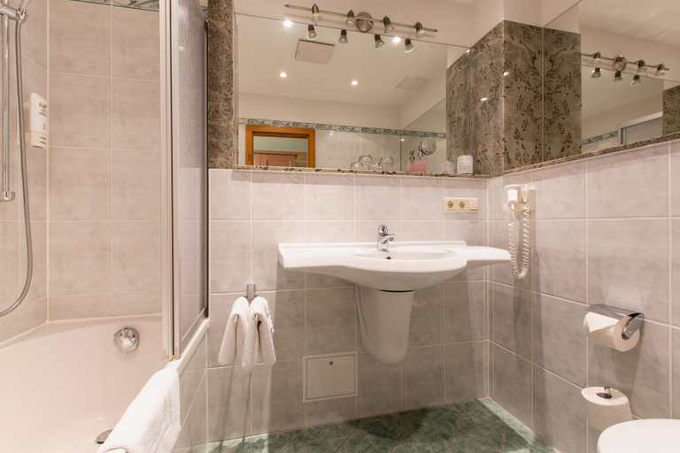 Bathroom 4, Berghotel Augustusberg, Sächsische Schweiz-Osterzgebirge