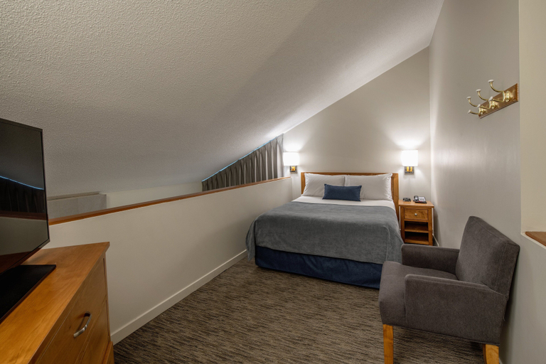 Bedroom 3, Whistler Village Inn And Suites, Squamish-Lillooet