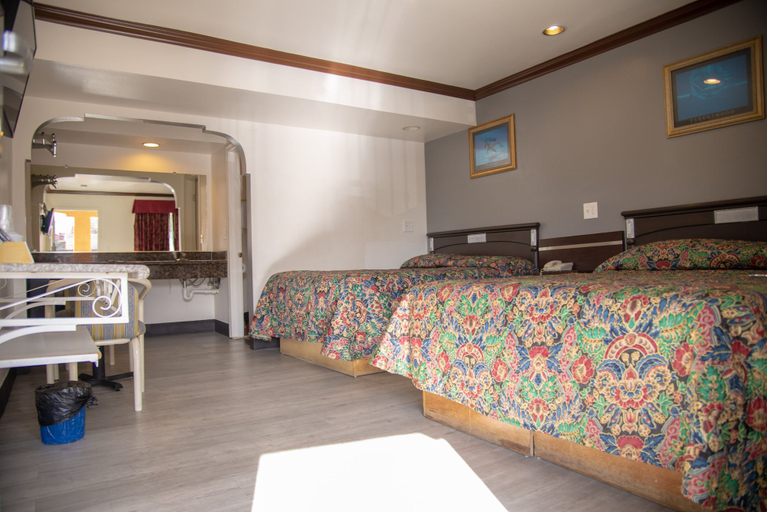 Bedroom 3, Starlight Inn La Brea, Los Angeles