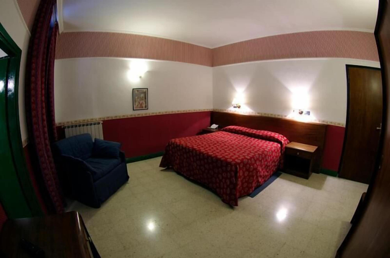 Bedroom 2, Hotel Iris Crillon, Frosinone