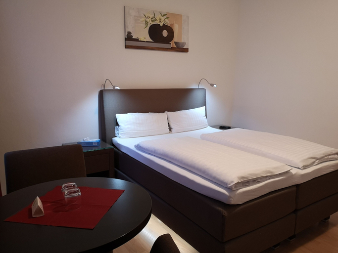 Bedroom 4, Hotel Tuniberg, Freiburg im Breisgau