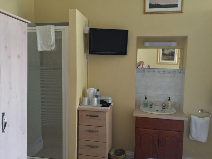 Bathroom 3, Edgcumbe Guest House, Plymouth
