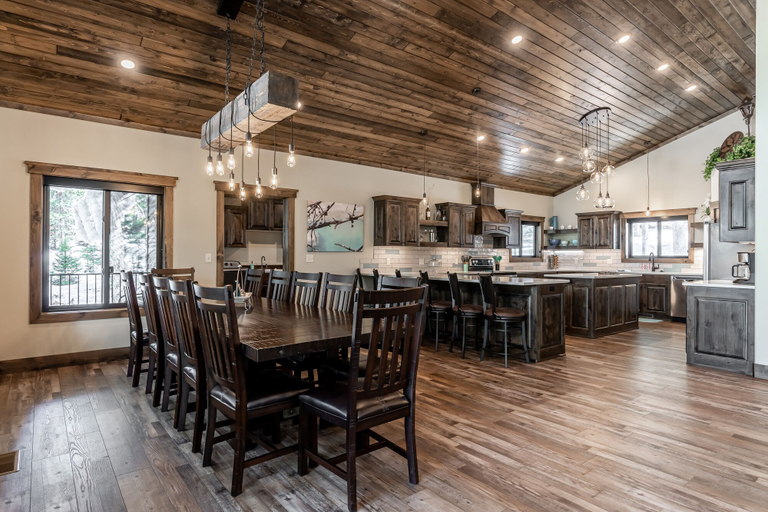Food & Drinks, My Yellowstone Retreat, Fremont