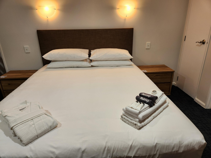 Bedroom 4, Botany Palms Motel, Manukau