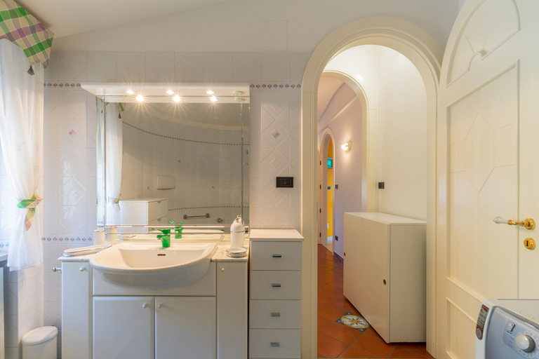 Bathroom 3, 2981 Villa Colle Iris by Barbarhouse, Brindisi