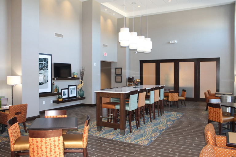 Food & Drinks 5, Hampton Inn & Suites Deland, Volusia