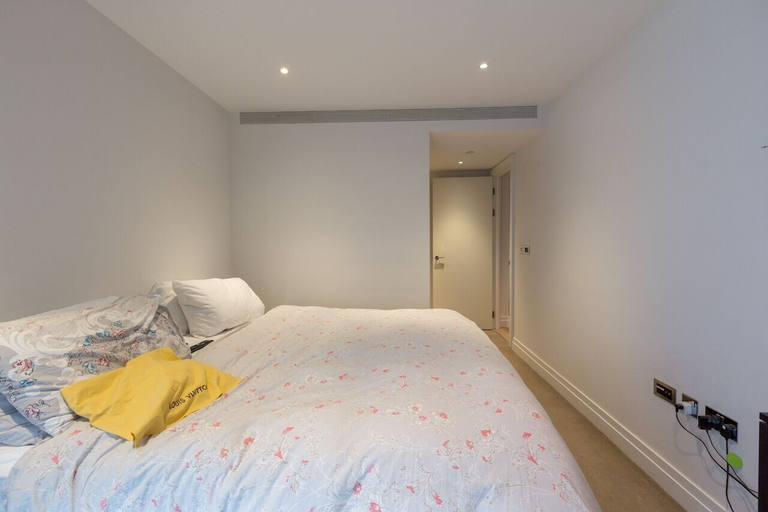 Bedroom 2, Stylish 2 Bed Flats Near US Embassy, London