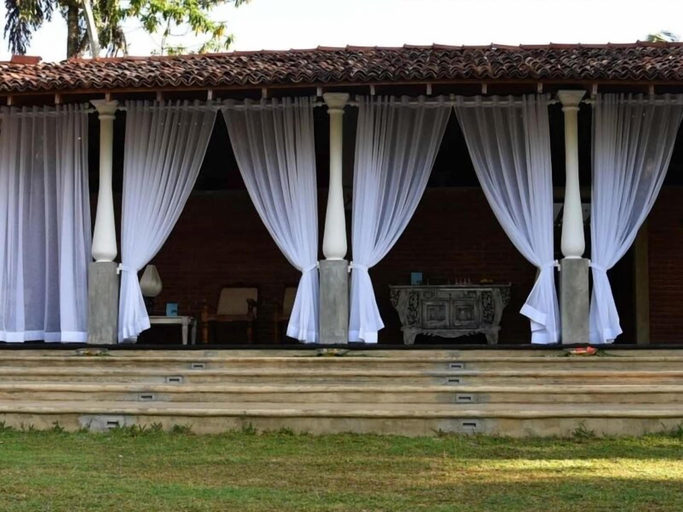 Terrace/patio 4, Arunalu Lake Front, Habaraduwa