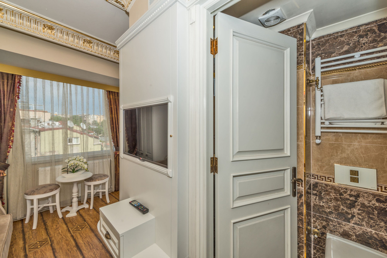 Bathroom 3, IQ Houses, Beyoğlu