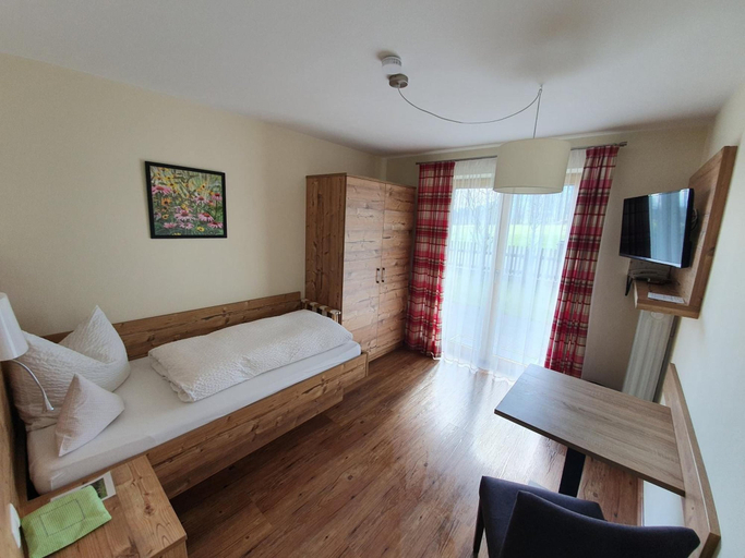 Bedroom 4, Gästehaus Alpina, Garmisch-Partenkirchen