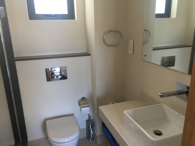 Others 5, Immaculate Two Beds Luxury Marina Apartment, Black River