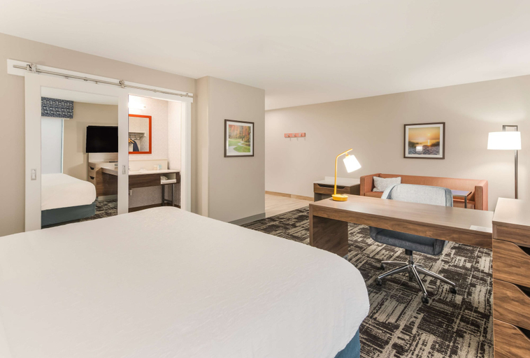 Bedroom 4, Hampton Inn & Suites Benton Harbor, Berrien