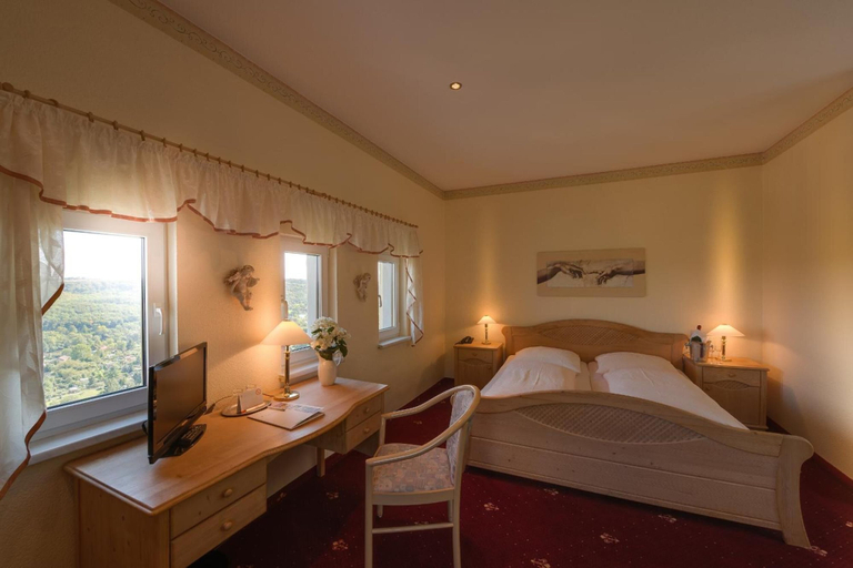 Bedroom 3, Berghotel Wilhelmsburg, Burgenlandkreis