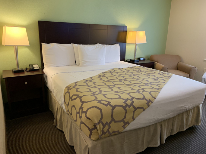 Bedroom 3, Baymont by Wyndham Jefferson City, Cole