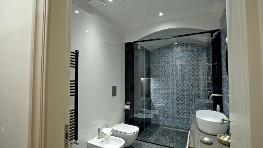 Bathroom 5, Baglio Della Luna, Agrigento
