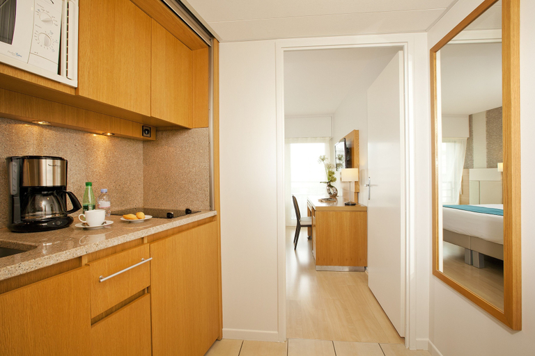 Others 5, Residhome Courbevoie La Défense, Hauts-de-Seine