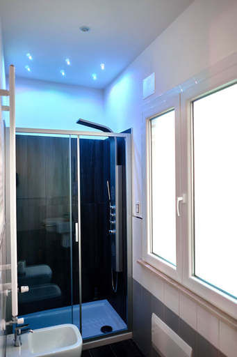 Bathroom 4, Best Executive, Chieti