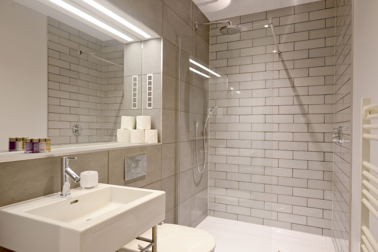 Bathroom 4, Destiny Scotland - Distillers House, Edinburgh