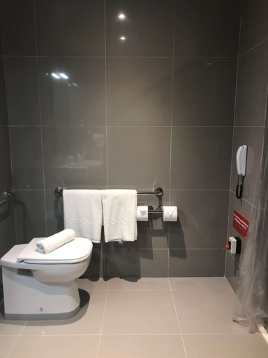 Bathroom 4, Novotel Curitiba Batel, Curitiba