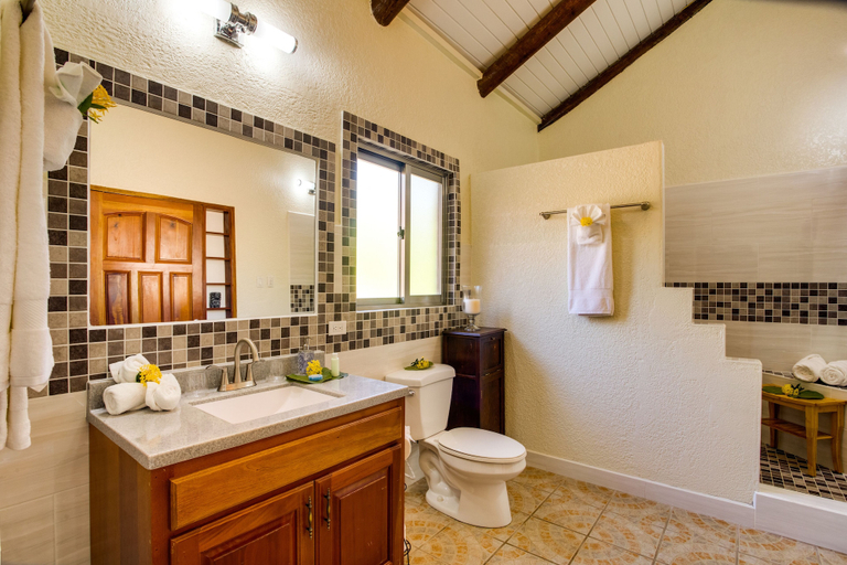 Bathroom 5, Mariposa Belize Beach Resort