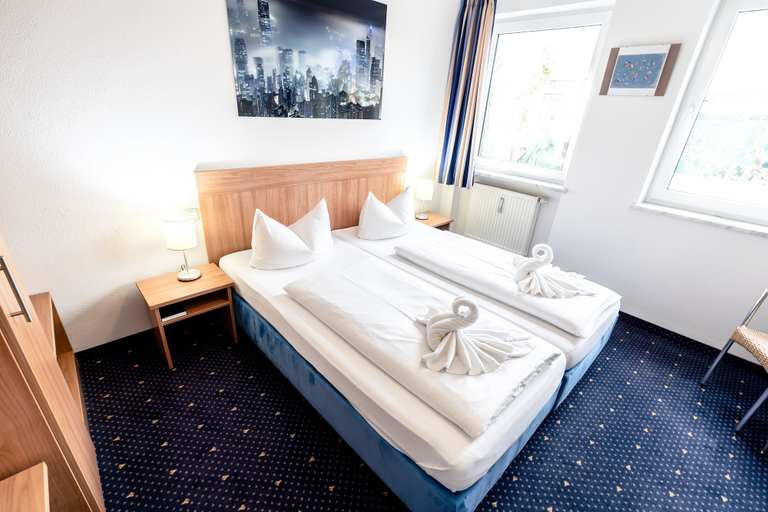 Bedroom 4, Hotel Fresh INN, München