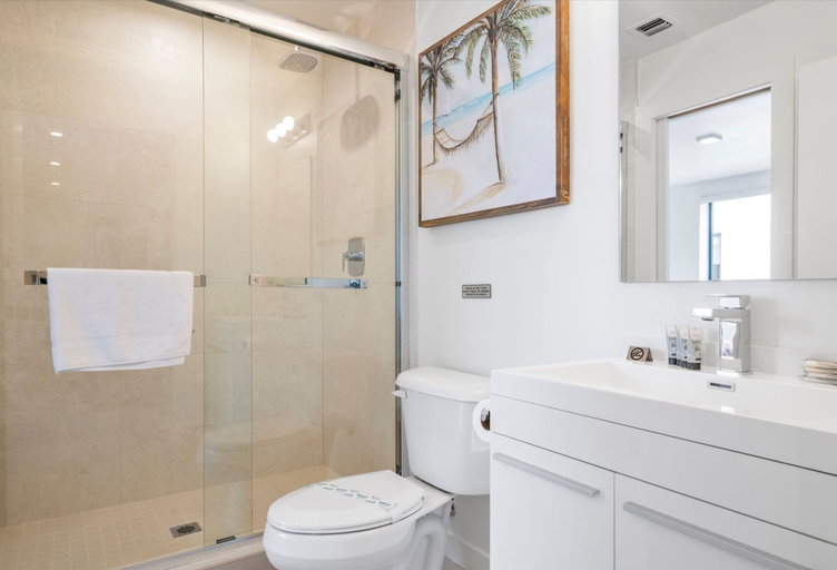 Bathroom 2, Miami Suite 303, Miami-Dade