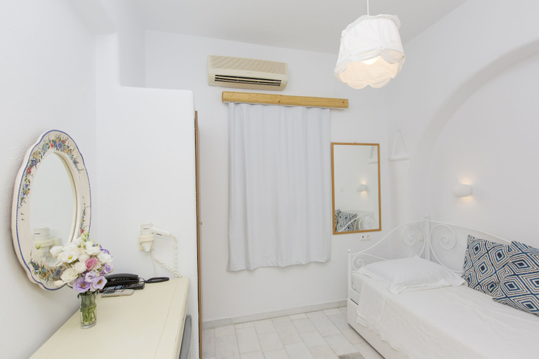 Bedroom 3, Hotel Galini, South Aegean