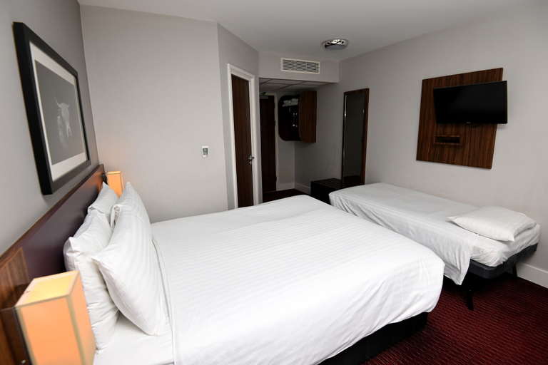 Bedroom 2, Pine Marten, Dunbar by Marston's Inns, East Lothian
