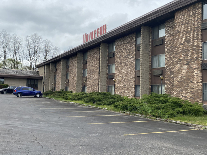 Exterior & Views 2, Voyageur Inn and Conference Center, Sauk