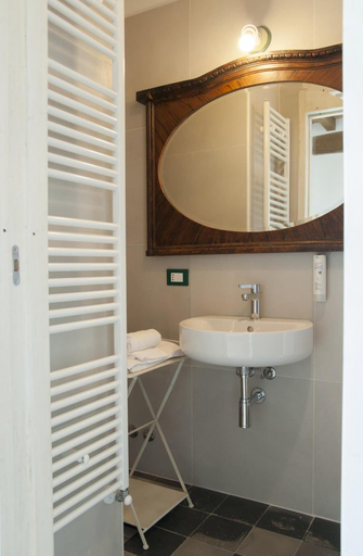 Bathroom 5, Palazzo Turro B&B, Piacenza