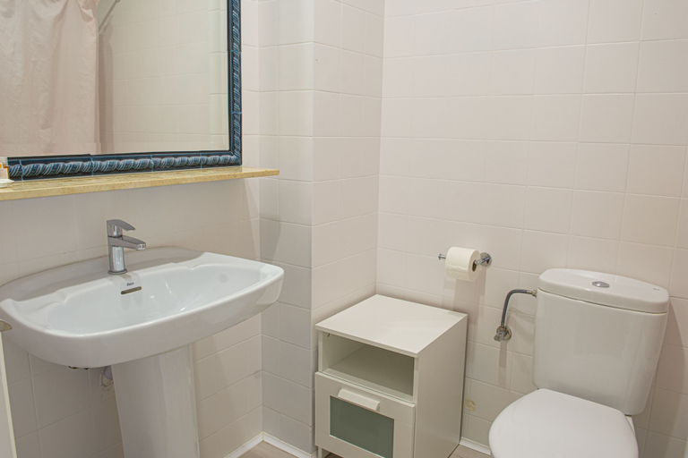 Bathroom 4, Siesta Mar Apartamentos, Baleares