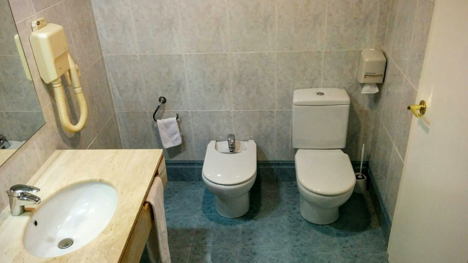 Bathroom 5, Hotel Bartos, Valencia