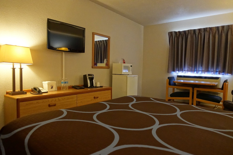Others 5, Super 8 By Wyndham Swift Current, Division No. 8