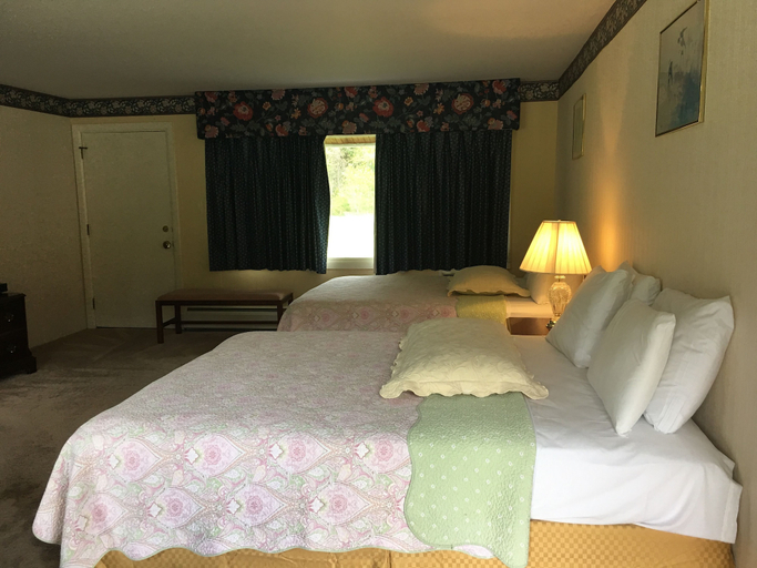 Bedroom 3, Weathervane Motel, Bennington