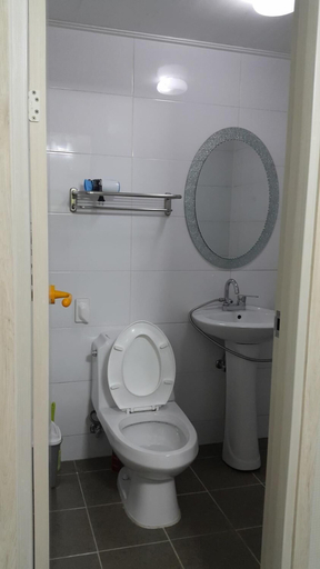 Bathroom 4, Kangguan Guesthouse, Tongyeong
