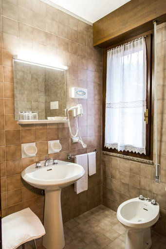 Bathroom 5, Hotel Diana, Brescia
