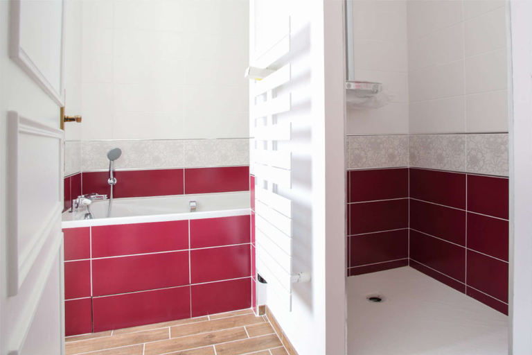 Bathroom 5, Domaine De Pouzelande B&B, Dordogne