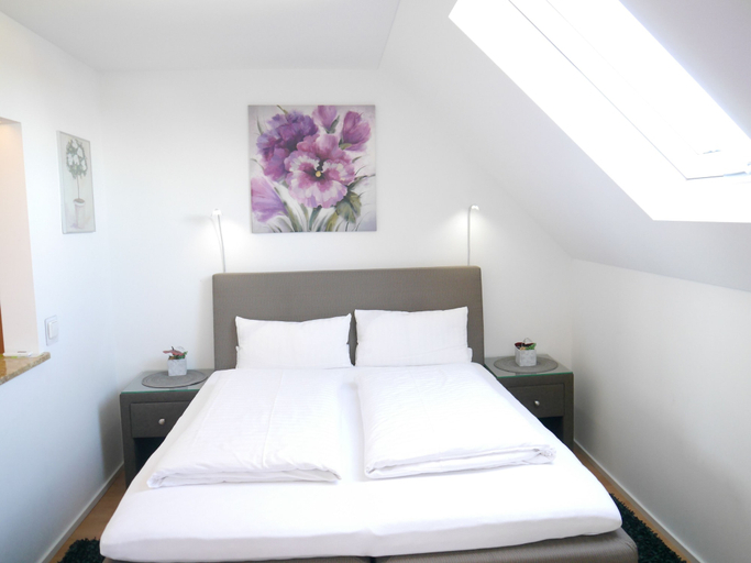 Bedroom 4, Hotel Tuniberg, Freiburg im Breisgau