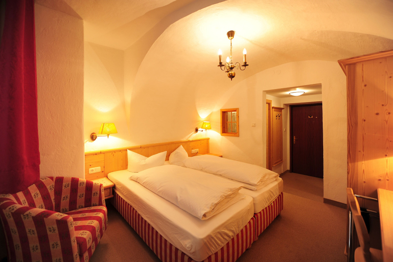 Bedroom 2, Hotel Krone, Innsbruck Land