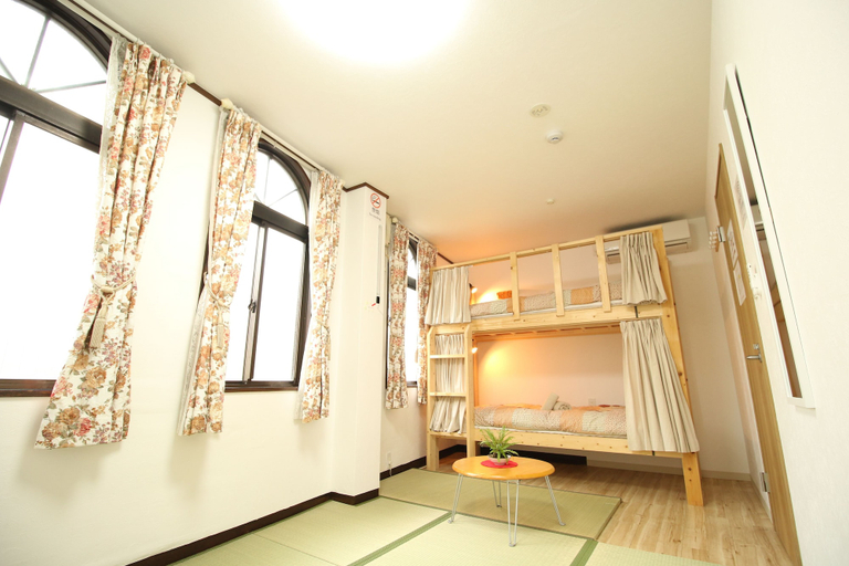 Bedroom 3, Banana Hammock - Hostel, Osaka