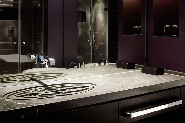 Bathroom 5, Roomers Frankfurt Central, Autograph Collection, Frankfurt am Main