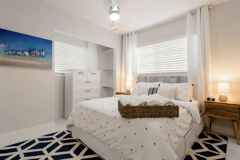 Bedroom 5, Walk to Fort Lauderdale Beach - Perfect Beach Escape, Broward