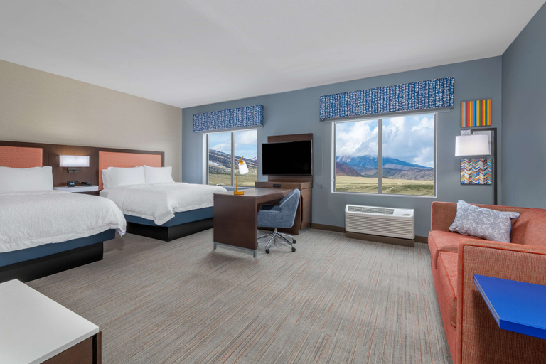 Bedroom 2, Hampton Inn & Suites Cody, Park